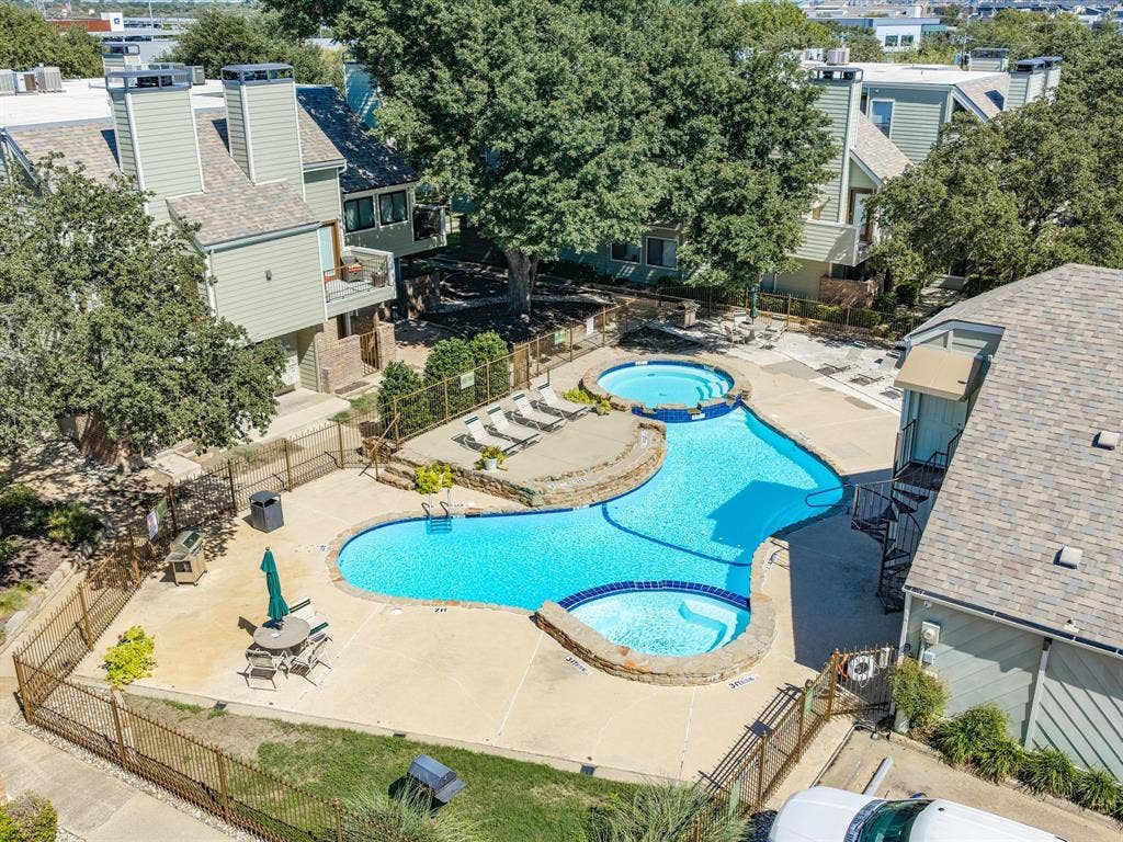 3129 Sondra Drive, #206, Fort Worth, TX 76107 Resort-style pool with integrated spa and concrete surround