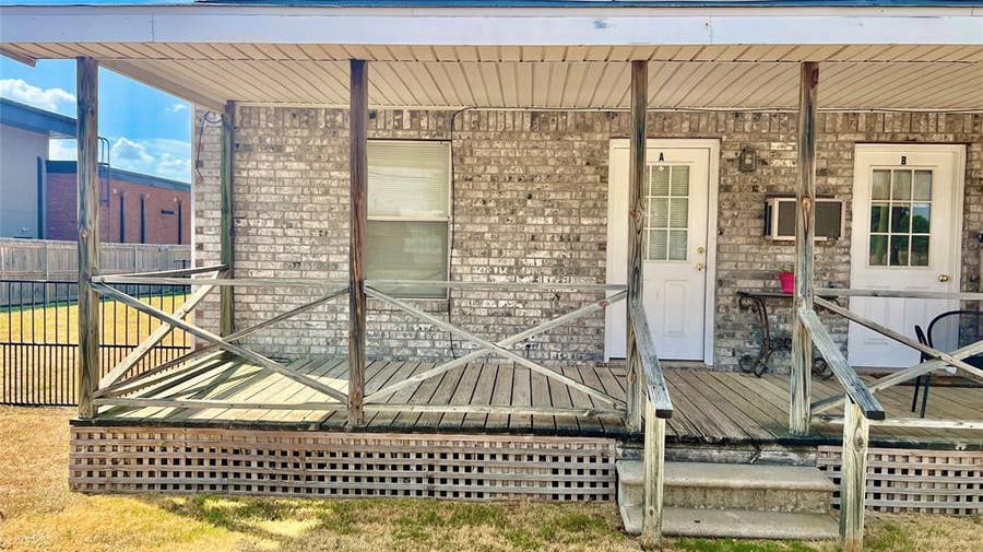 Property photo for 115 N Denton Street, Weatherford, TX