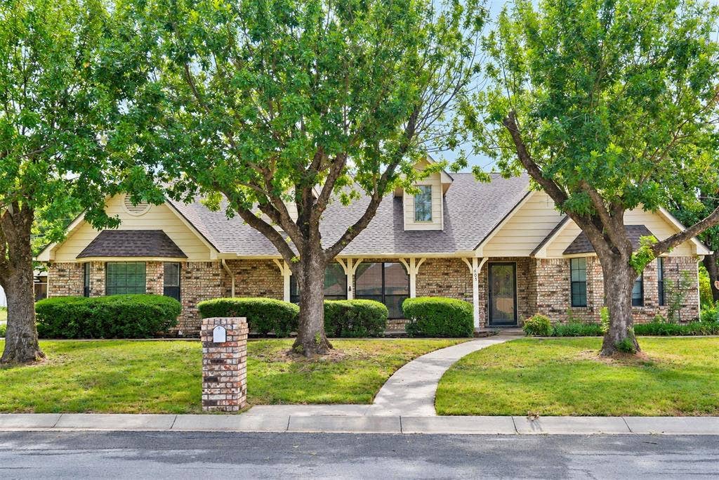 405 S Denton Avenue, Justin, TX 76247 405 S Denton Avenue, Justin, TX 76247