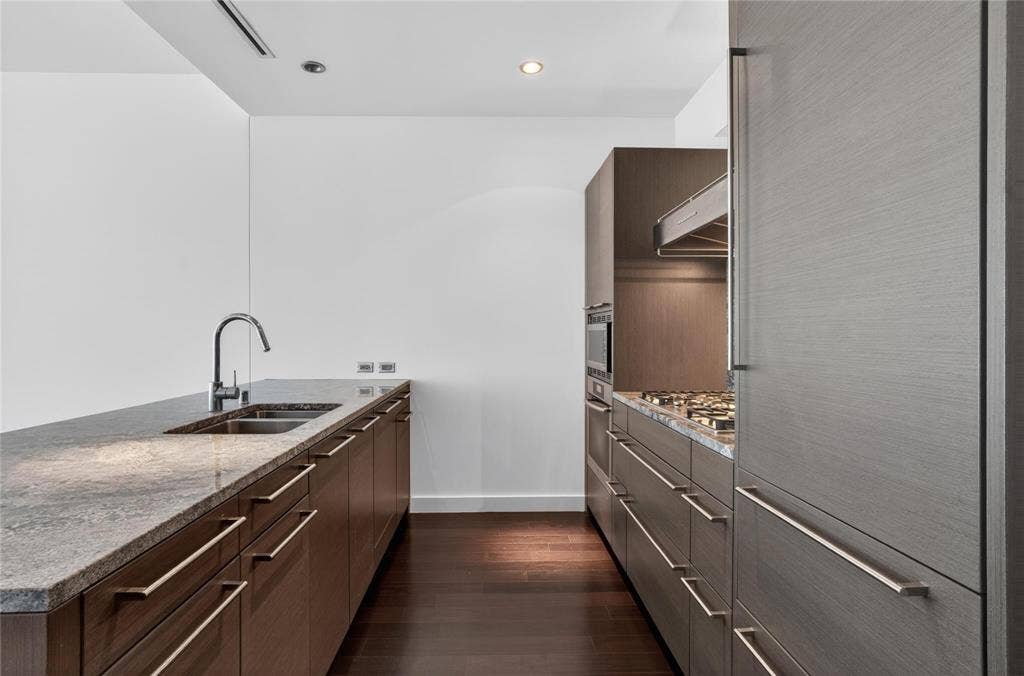 2900 Mckinnon Street, #403, Dallas, TX 75201