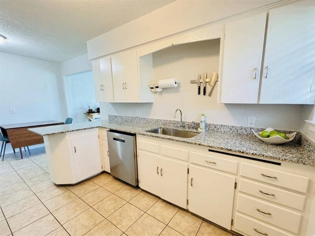 2732 W Jefferson Boulevard, Dallas, TX 75211 2732 W Jefferson Boulevard, Dallas, TX 75211