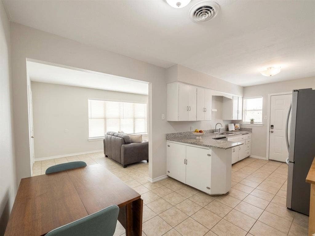 2732 W Jefferson Boulevard, Dallas, TX 75211 2732 W Jefferson Boulevard, Dallas, TX 75211