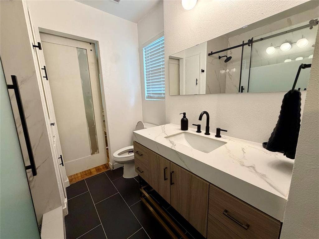2732 W Jefferson Boulevard, Dallas, TX 75211 2732 W Jefferson Boulevard, Dallas, TX 75211