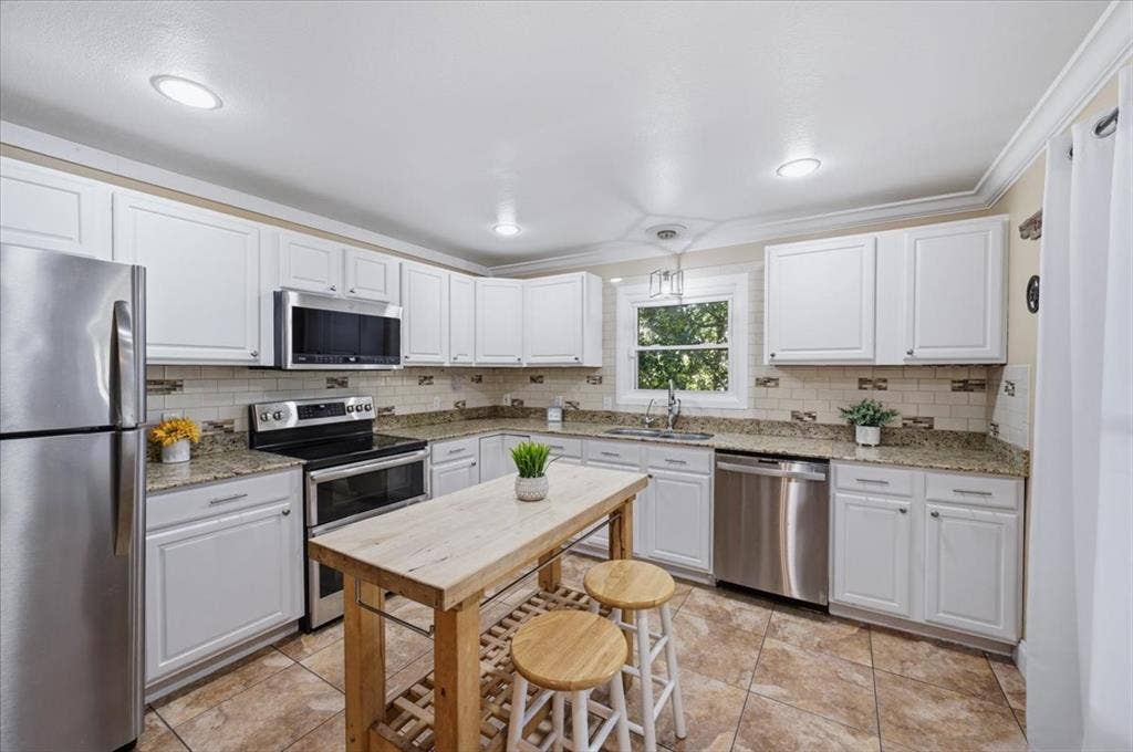100 Hill Top Court, Willow Park, TX 76087