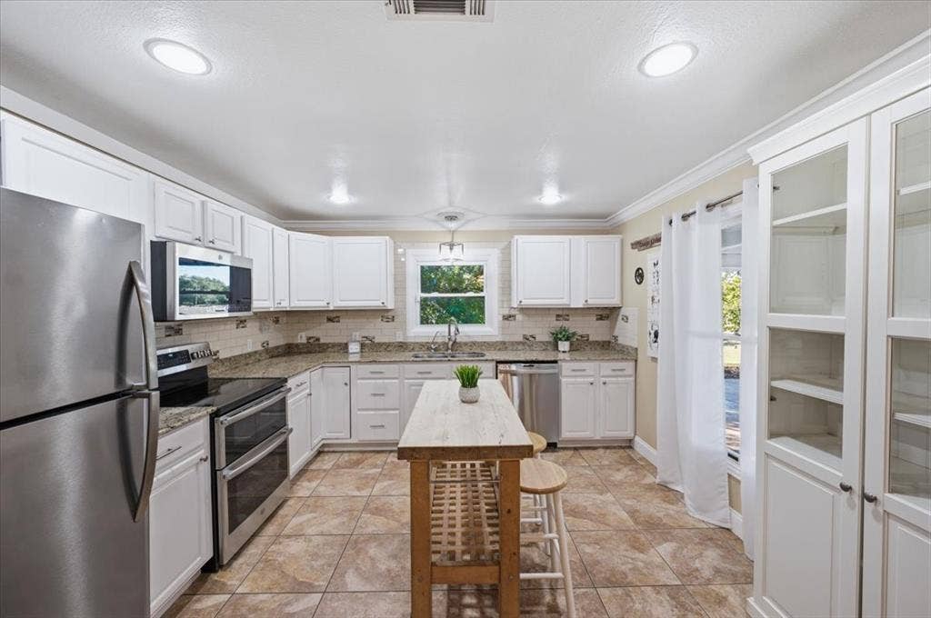 100 Hill Top Court, Willow Park, TX 76087