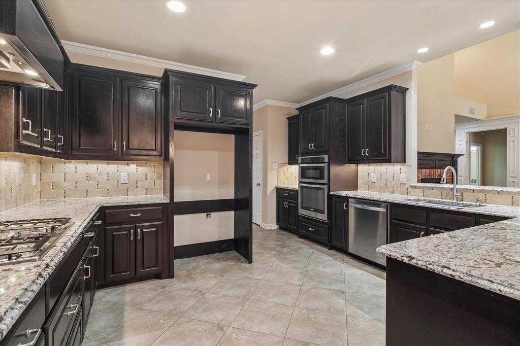 5908 Pebblestone Lane, Plano, TX 75093 5908 Pebblestone Lane, Plano, TX 75093
