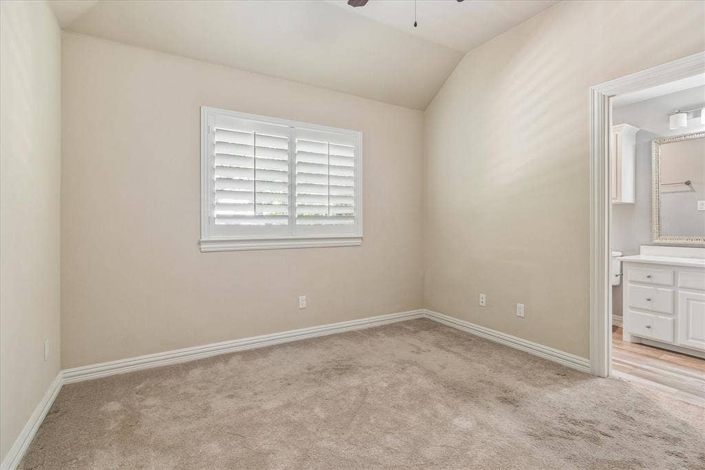 5908 Pebblestone Lane, Plano, TX 75093 Upstairs bedroom with ensuite bathroom.