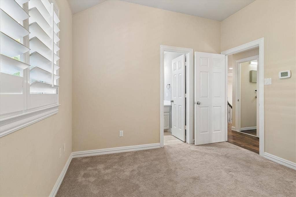 5908 Pebblestone Lane, Plano, TX 75093 Upstairs bedroom with ensuite bathroom.