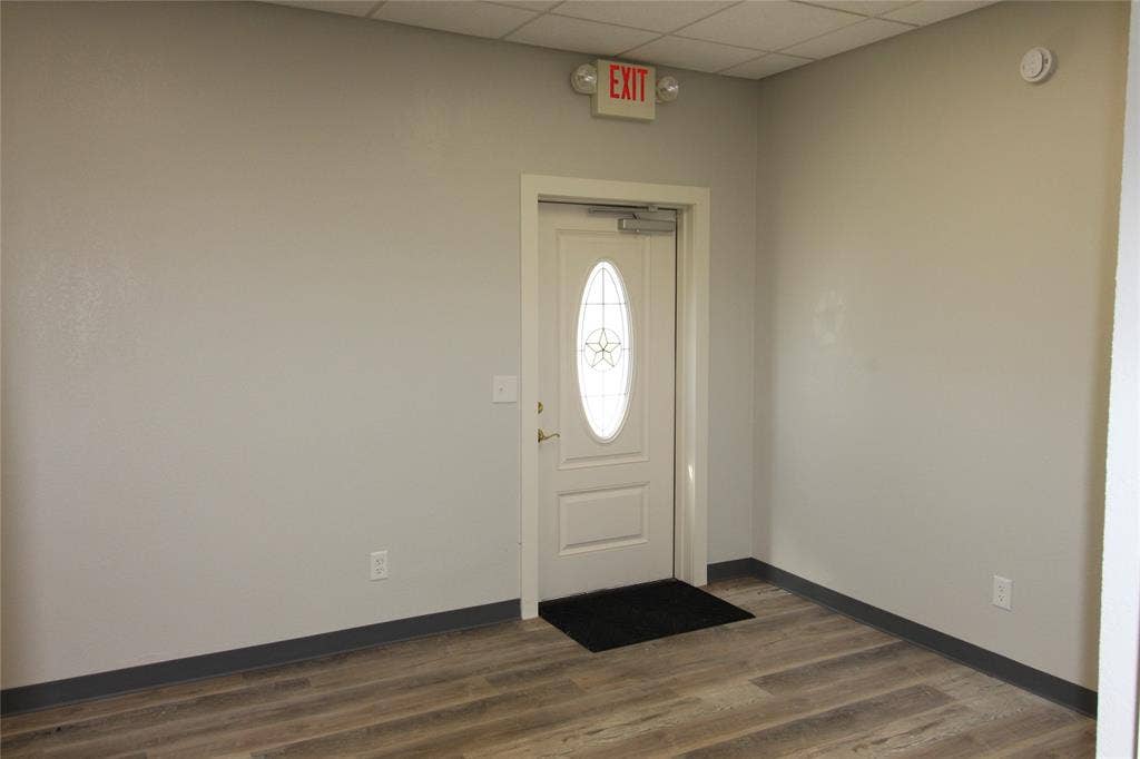 3971 Skyview Court Court, #300, Wylie, TX 75098 Entry area into open office.