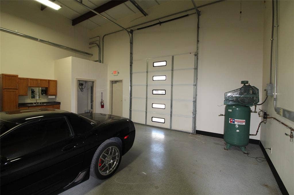 3971 Skyview Court Court, #300, Wylie, TX 75098 Shop view with rolling garage door.