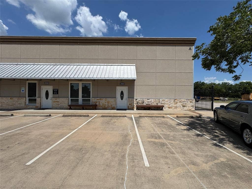 3971 Skyview Court Court, #300, Wylie, TX 75098 This suite is located at the end of building.