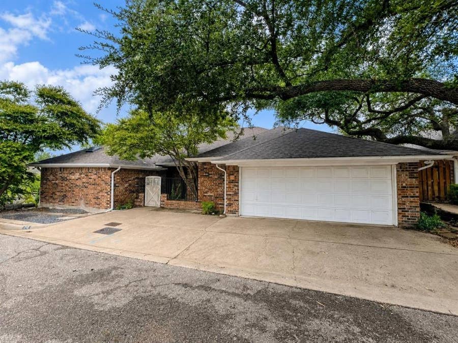 Property photo for 70 Legend Road, Benbrook, TX