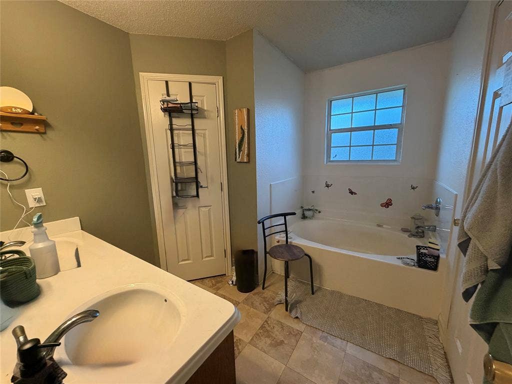 613 Sapphire Boulevard, Hewitt, TX 76643 613 Sapphire Boulevard, Hewitt, TX 76643