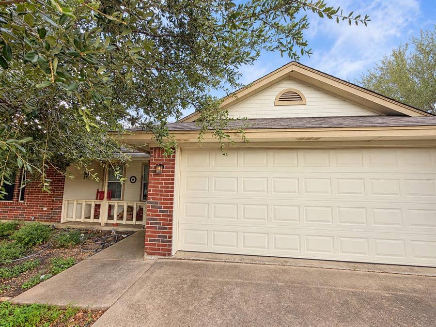 Property photo for 613 Sapphire Boulevard, Hewitt, TX