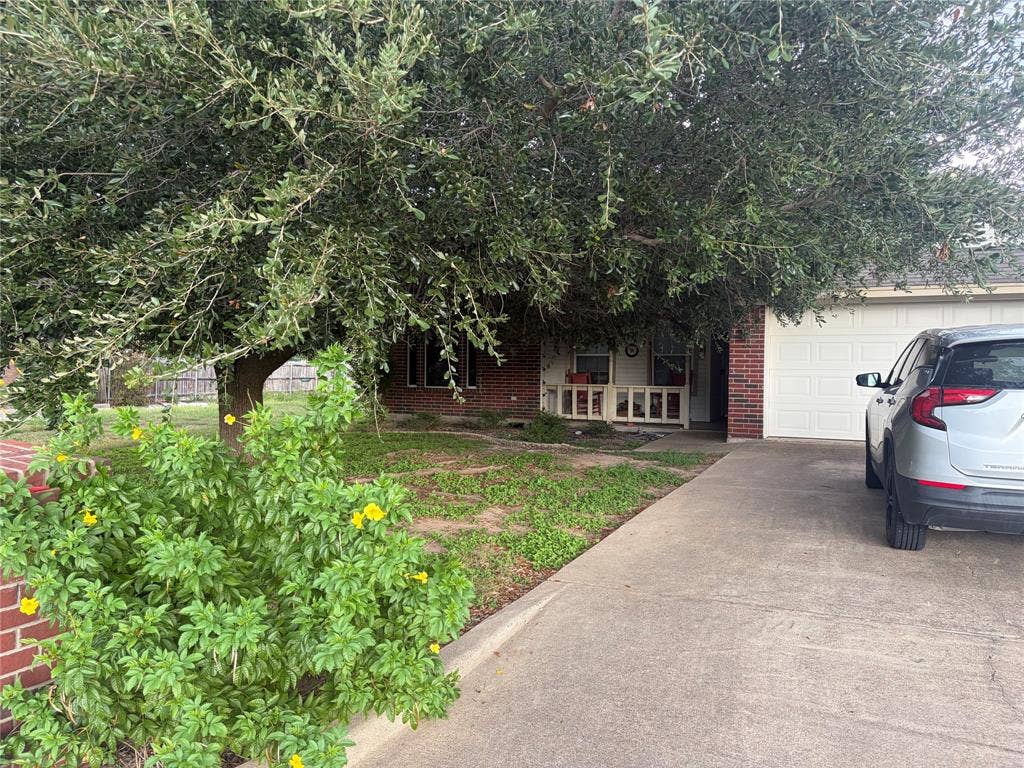 613 Sapphire Boulevard, Hewitt, TX 76643 613 Sapphire Boulevard, Hewitt, TX 76643