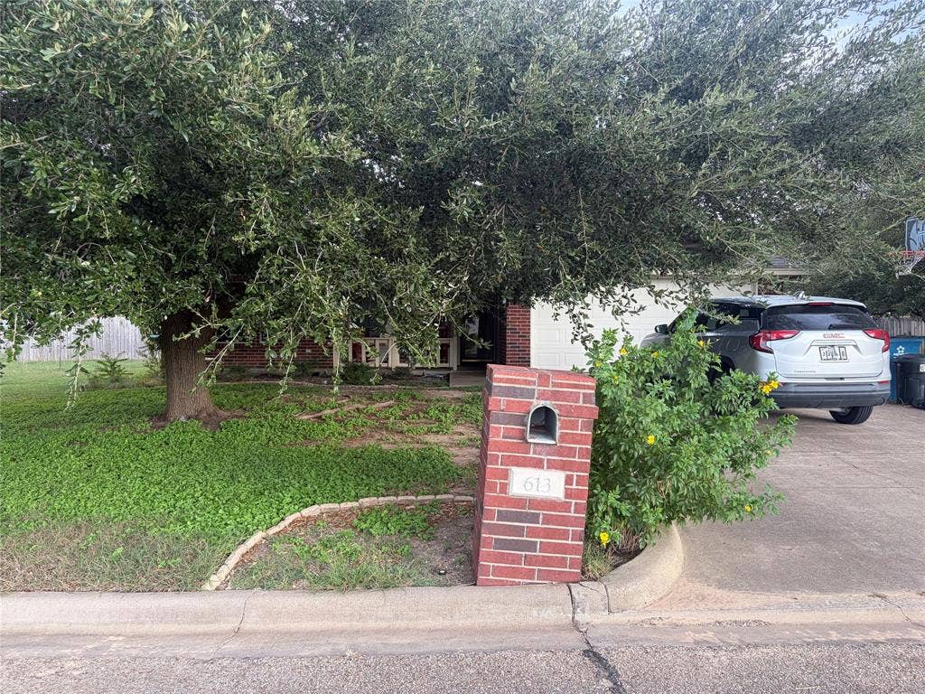 613 Sapphire Boulevard, Hewitt, TX 76643 613 Sapphire Boulevard, Hewitt, TX 76643