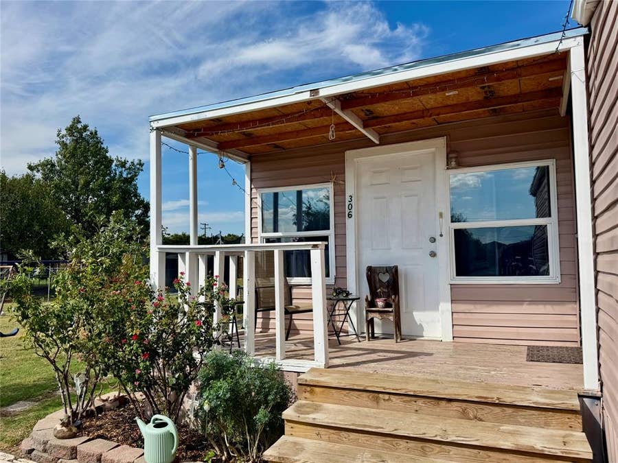 Property photo for 306 W Mesquite Street, Gunter, TX