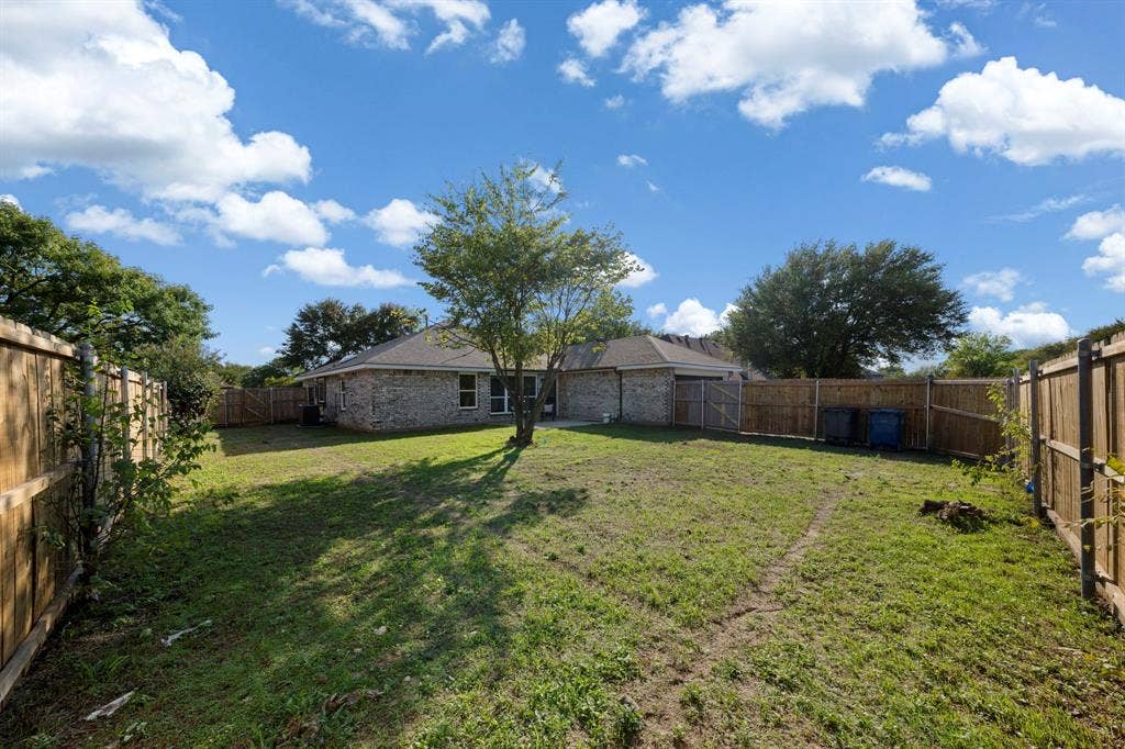 920 Worthington Drive, DeSoto, TX 75115