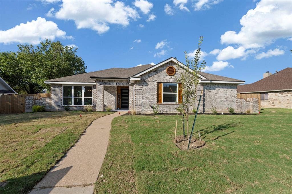920 Worthington Drive, DeSoto, TX 75115