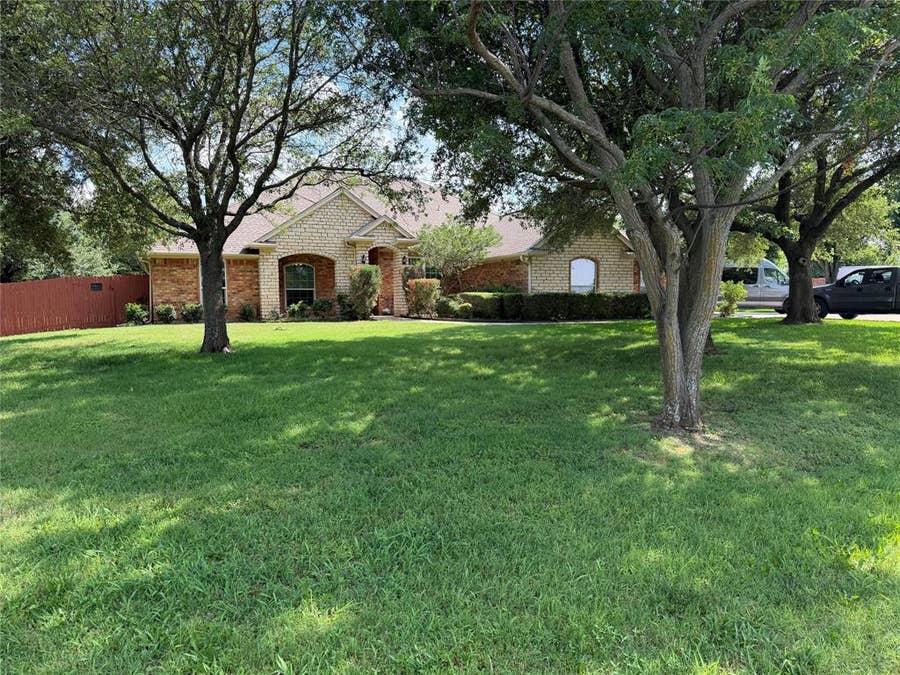 Property photo for 2117 Shorthorn Trail, Crowley, TX