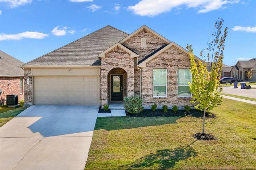 Property photo for 318 Sedalia Trail, Justin, TX