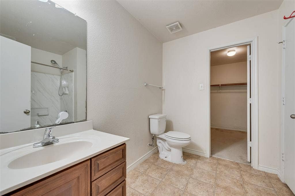 3506 Ridge Elm Drive, Dallas, TX 75227 Split Master Bath on 1st Floor