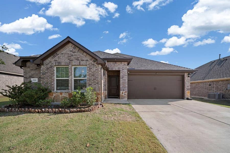 Property photo for 216 Churchill Court, Waxahachie, TX