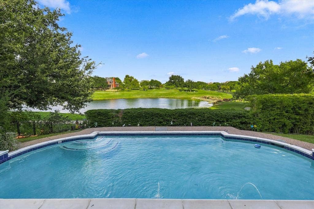 2122 Clearspring Drive N, Irving, TX 75063 Tranquil pool & beautiful water views
