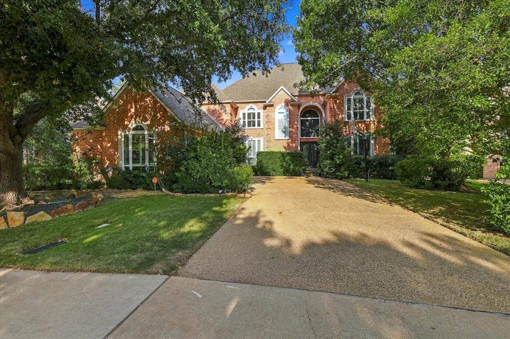 2122 Clearspring Drive N, Irving, TX 75063 Your new home awaits!