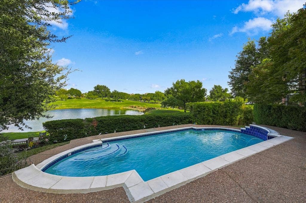 2122 Clearspring Drive N, Irving, TX 75063 Tranquil views from the back patio