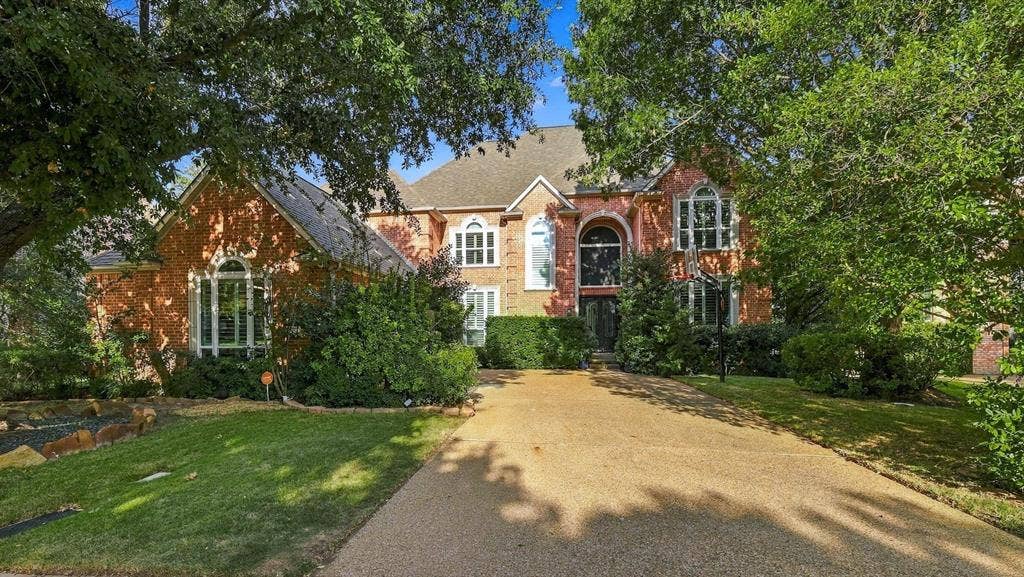 2122 Clearspring Drive N, Irving, TX 75063 Welcome home to 2122 Clearspring Dr N