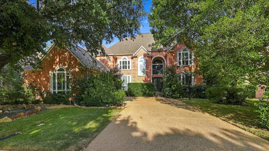 Property photo for 2122 Clearspring Drive N, Irving, TX