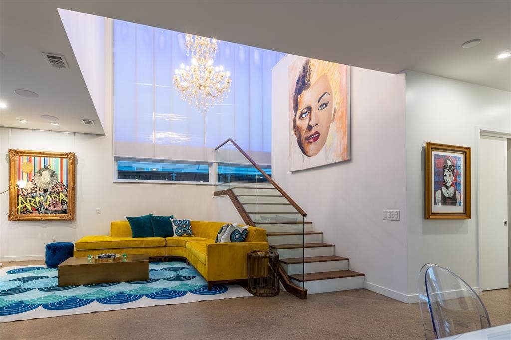 2010 Mcmillan Avenue, Dallas, TX 75206 Enter into a living room with museum-style, smooth-finished walls, perfect for displaying art.