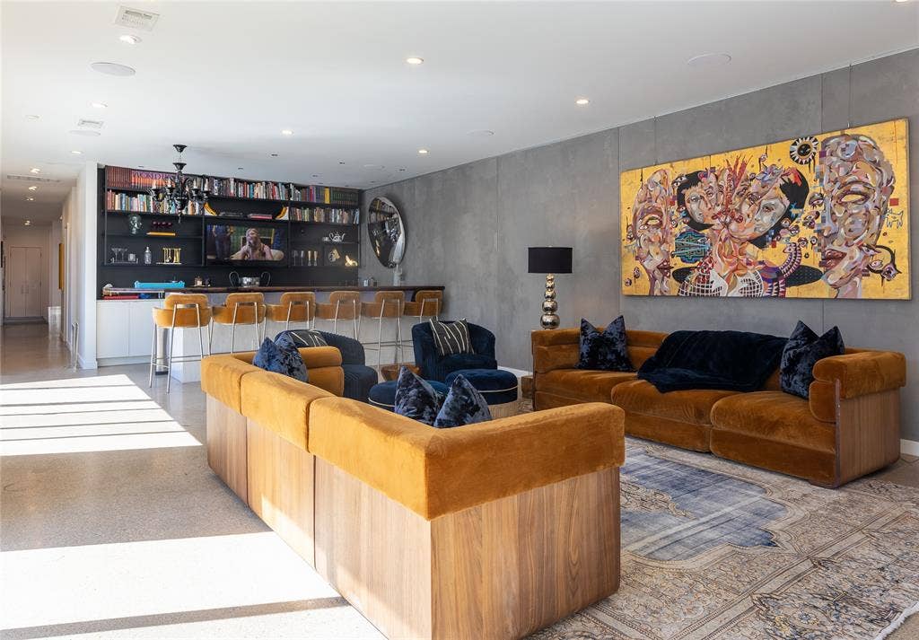 2010 Mcmillan Avenue, Dallas, TX 75206 A perfect room for intimate and large gatherings.