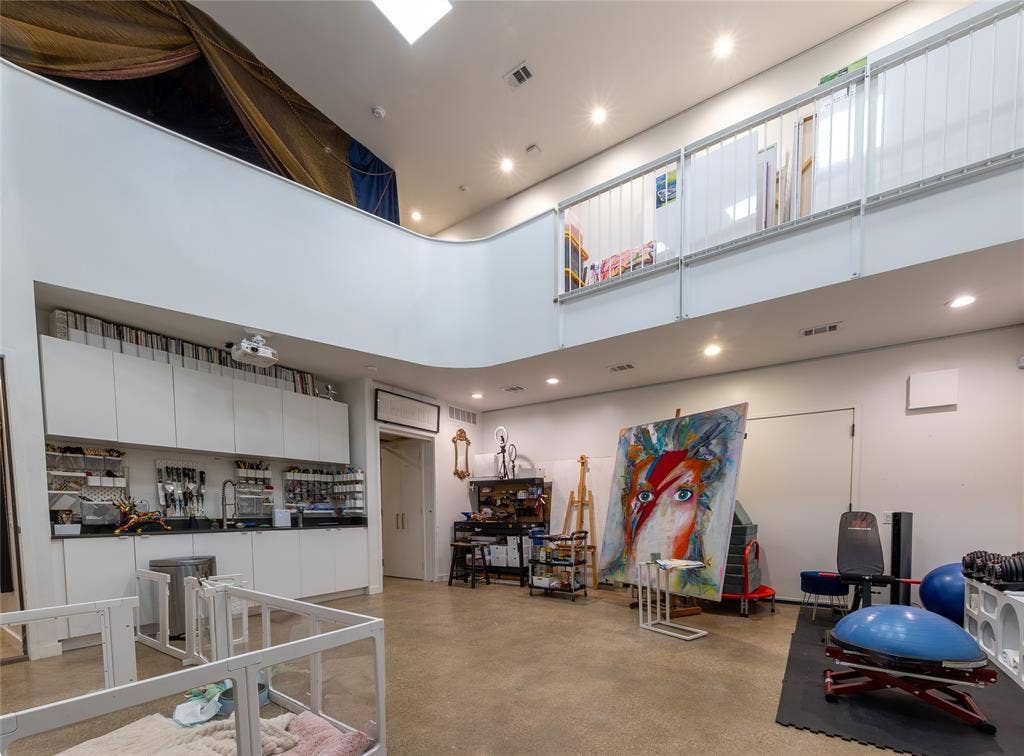 2010 Mcmillan Avenue, Dallas, TX 75206 Currently used as an art studio with an attached large storage room.