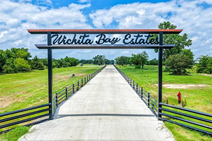 Property photo for 200 Caro Drive, West Tawakoni, TX
