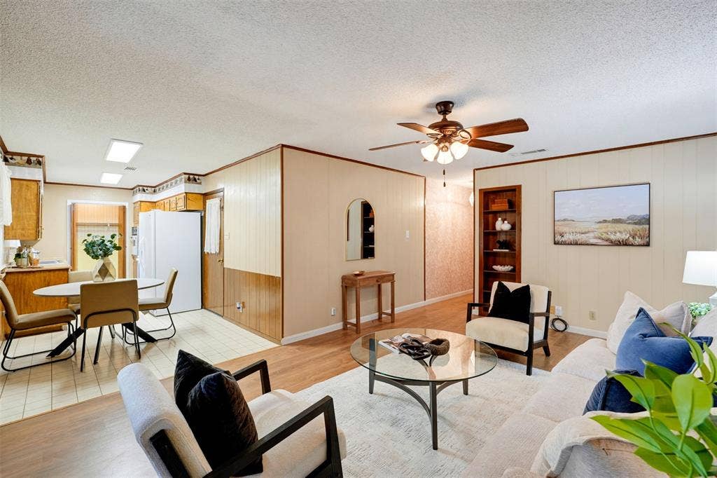 6616 Summertime Lane, Watauga, TX 76148