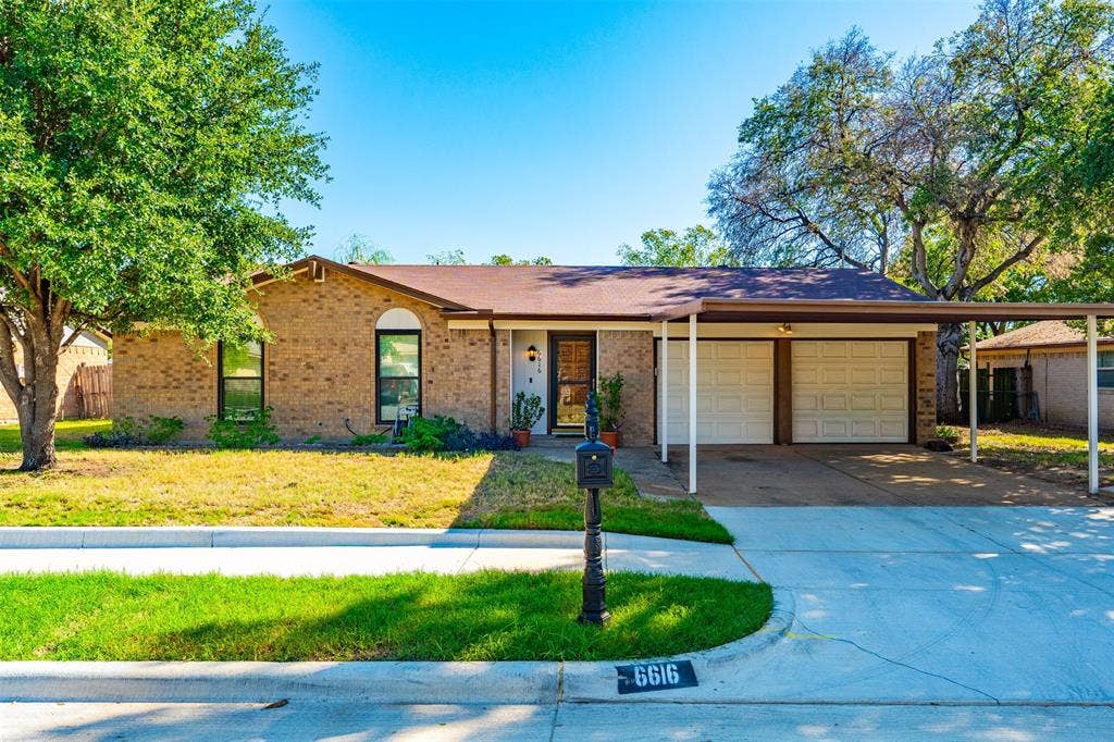 6616 Summertime Lane, Watauga, TX 76148
