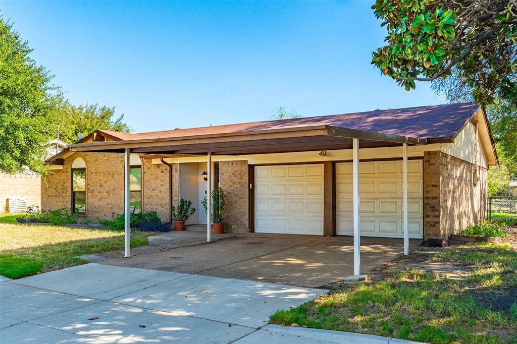 6616 Summertime Lane, Watauga, TX 76148