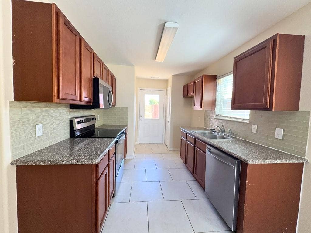 721 E College Street, Princeton, TX 75407