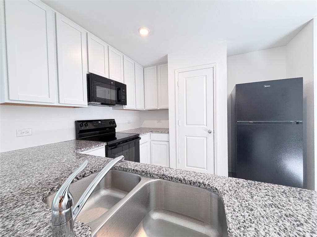 1717 Round House Lane, Dallas, TX 75253 1717 Round House Lane, Dallas, TX 75253