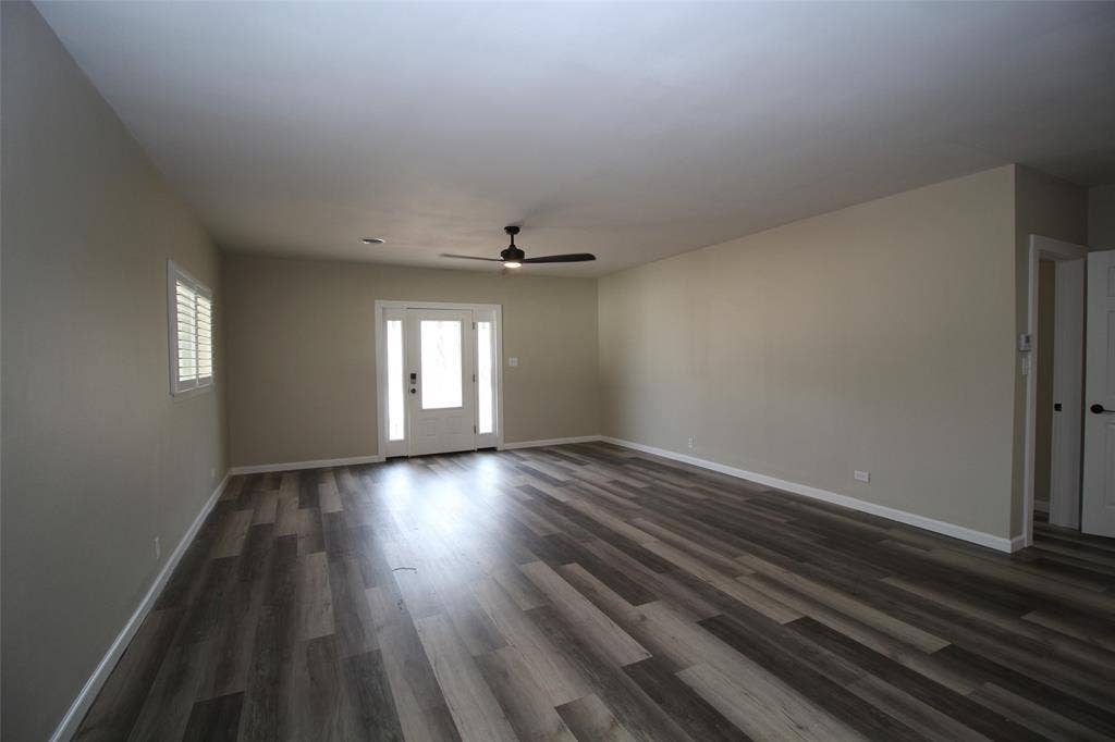 231 N 5th Avenue, Munday, TX 76371