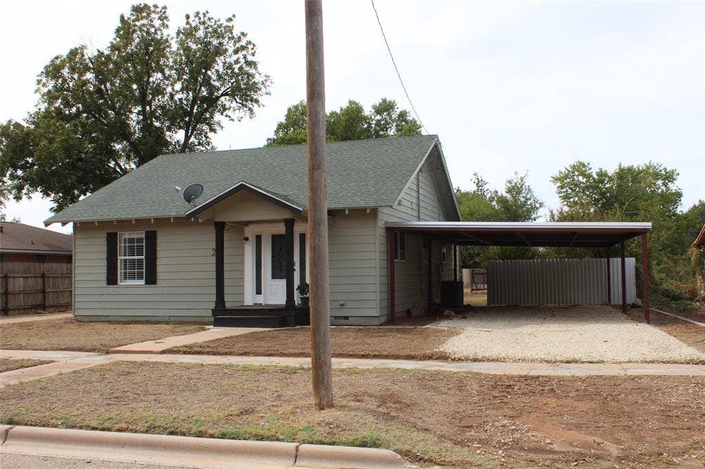 231 N 5th Avenue, Munday, TX 76371