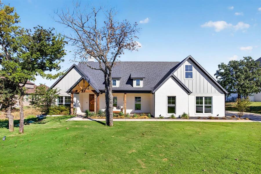 Property photo for 100 Fairway View Court, Lipan, TX