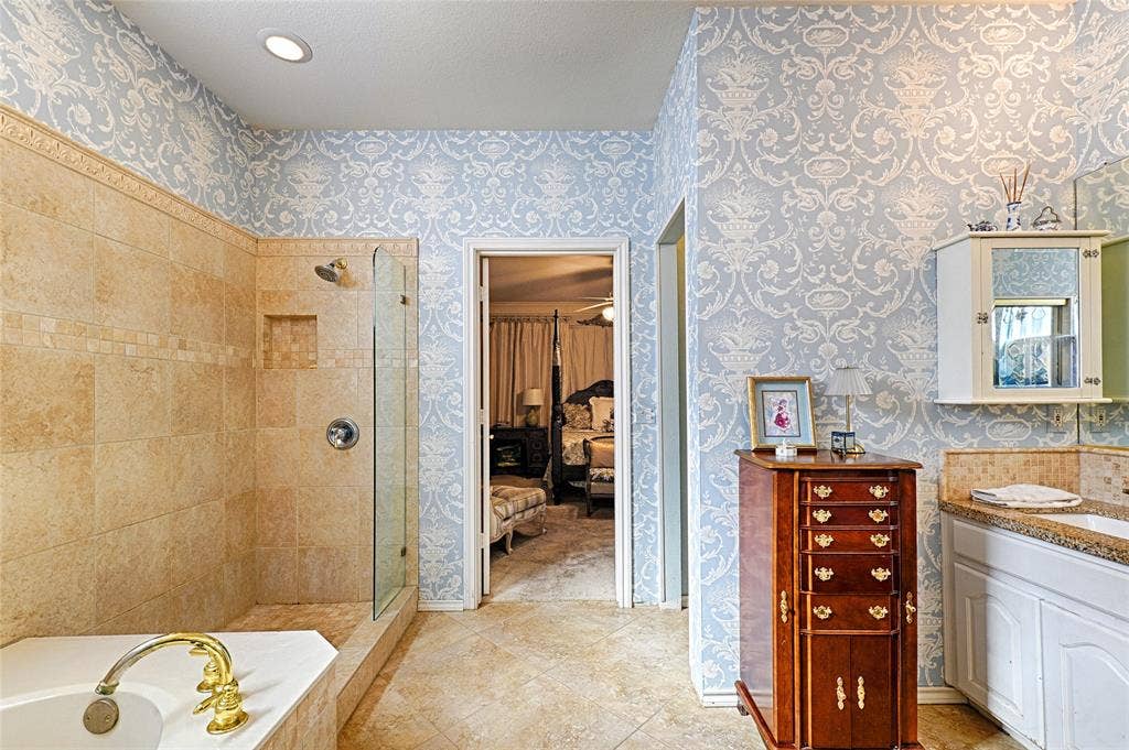 6633 Wickliff Trail, Plano, TX 75023 6633 Wickliff Trail, Plano, TX 75023