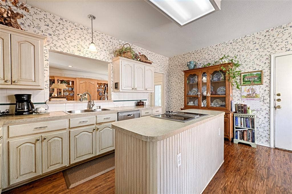 6633 Wickliff Trail, Plano, TX 75023 6633 Wickliff Trail, Plano, TX 75023