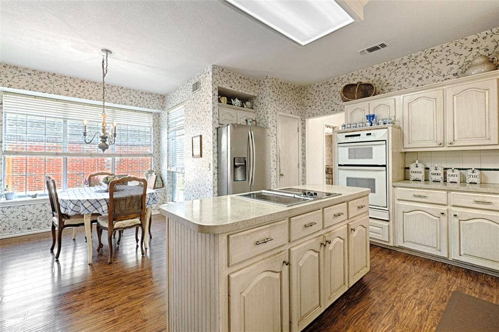 6633 Wickliff Trail, Plano, TX 75023 6633 Wickliff Trail, Plano, TX 75023