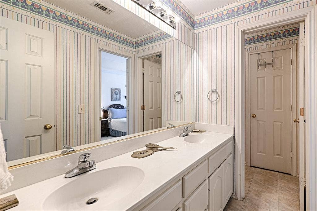 6633 Wickliff Trail, Plano, TX 75023 6633 Wickliff Trail, Plano, TX 75023