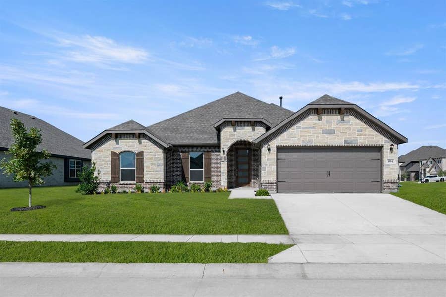 Property photo for 1004 Wedgestone Drive, Justin, TX