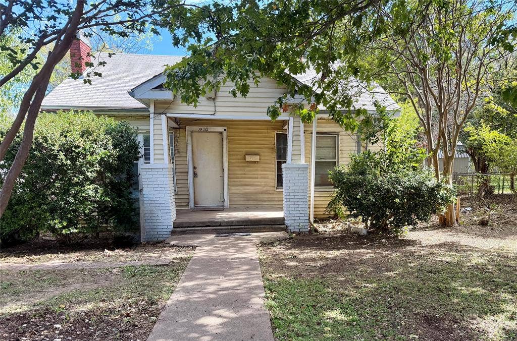 910 S Gilpin Avenue, Cockrell Hill, TX 75211
